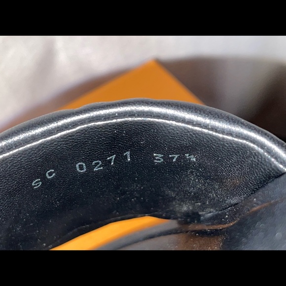 New LV black mule size 37.5 - Picture 10 of 13